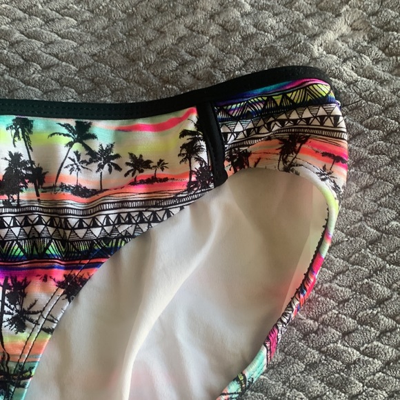 Bikini bottom - Picture 3 of 3